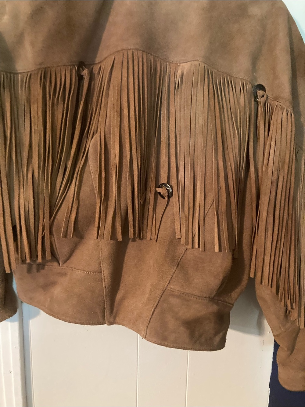Vintage-Inspired Brown Fringe Leather Jacket - Picture 2 of 5